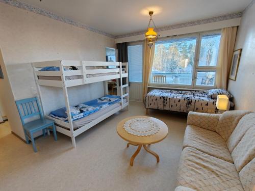 Puolivälin Krouvi - Halfway To Lapland