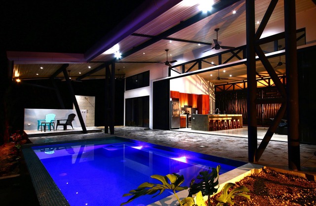 Pura Uvita - Whale's Tail Ocean View, toute nouvelle maison avec piscine à débordement d'eau salée