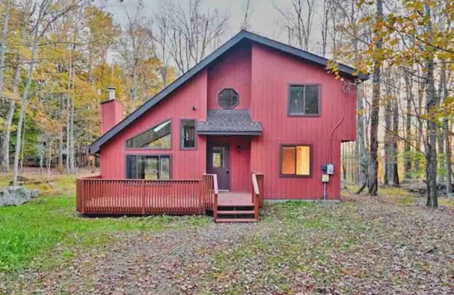 PURA VIDA Poconos’ Oasis @The Hideout Pet Friendly