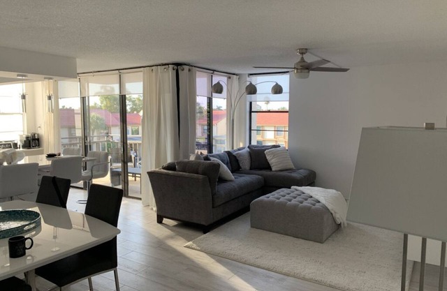 Pure Luxury on Isla Del Sol, 90 steps from the Ocean