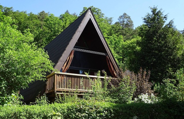 Nature pure: maison lumineuse et confortable entre lac de baignade et forêt, avec une loggia XXL ensoleillée