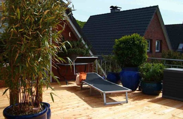 Détente pure sur la grande terrasse sur le toit 42 m² - chaise de plage - vue fantastique