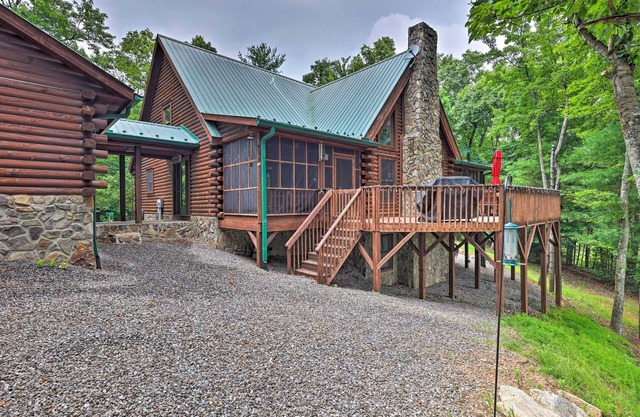 Purlear Luxury, Spacious Log Cabin w/ Mtn Views!