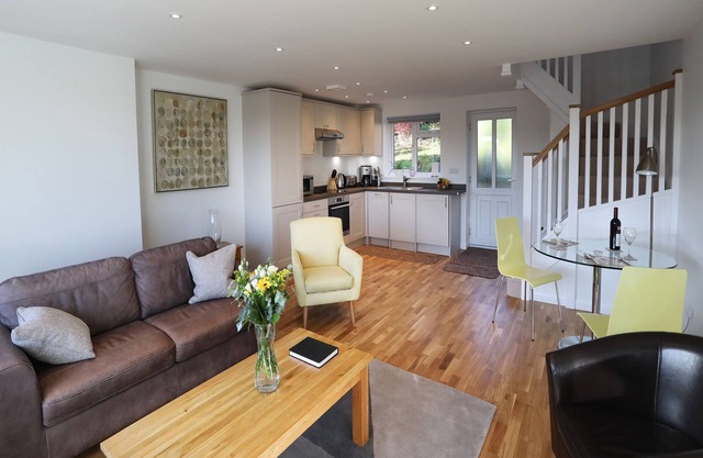 Nouvel appartement construit, confortable et confortable, à une distance de marche de Marlow