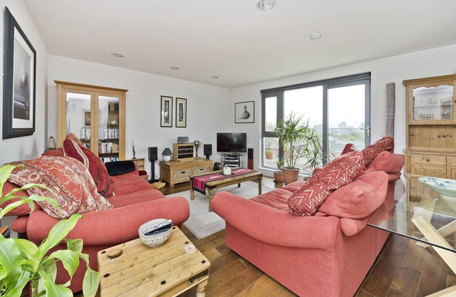 Superb apartment with terrace near the river in Putney by UnderTheDoormat