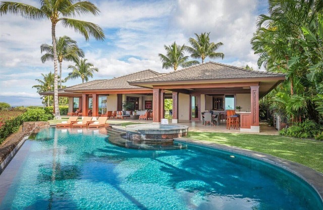 Pu’ukole 28 – Deluxe Ocean View | Onsite Staff & Daily Housekeeping