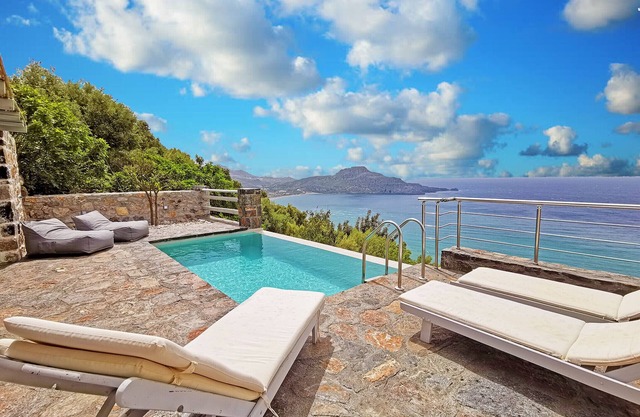 Pyrgos4 Luxury villa,Incredible sea view,Private pool