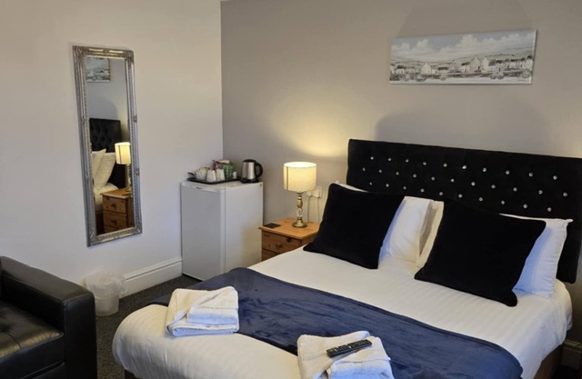 Q-Accommodation