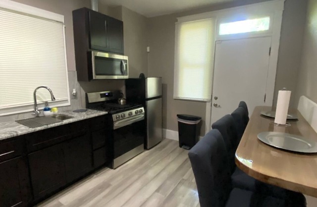 Quaint 2 bd/1 ba home minutes from SLU & Downtown