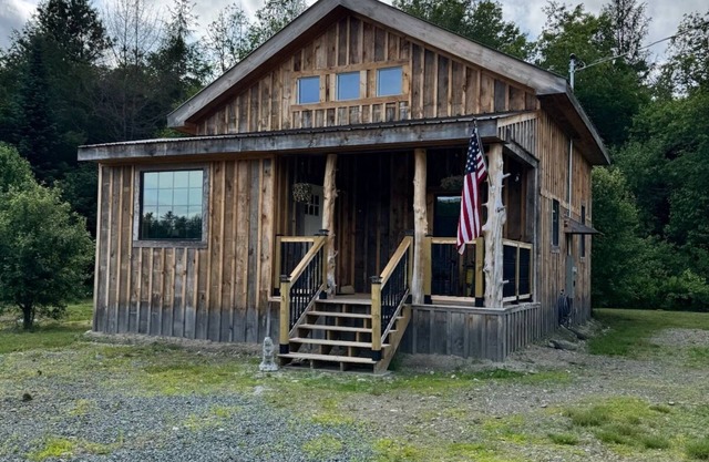 Quaint 3-bedroom cabin on the Trails