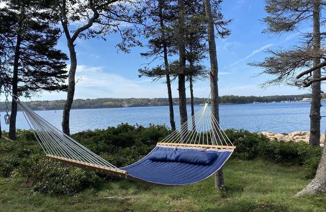 Regina's Cottage, chalet confortable sur l'eau!