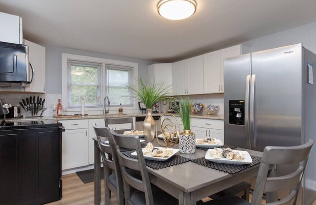 ★ Quaint and Warm 2BR Cottage ★Close to 85/40 ★ WiFi