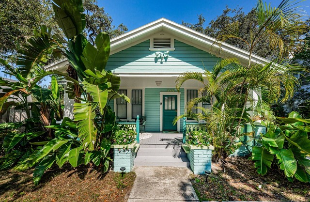 Bungalow pittoresque juste à côté de la rue Main