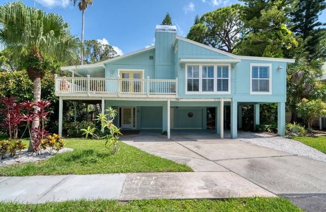 Quaint coastal retreat, just a stone's throw away from the ocean.