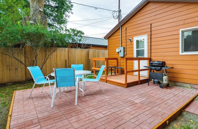 Quaint Cody Cottage w/ Grill: Walk to Downtown!