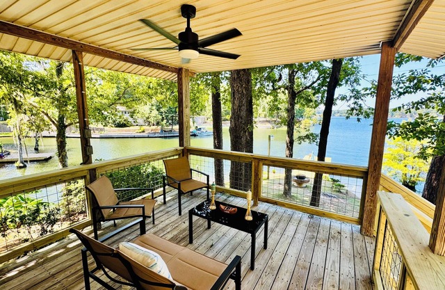 Quaint cottage on Lake Jordan in Titus, Alabama. Private Boat launch!!