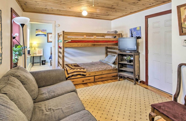 NEW! Quaint & Cozy Apartment 12 Mi to Ski Slopes