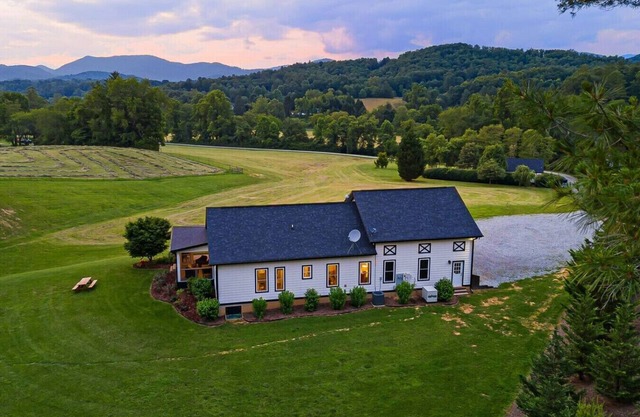 Quaint Home on Horse Farm! | Gorgeous Views