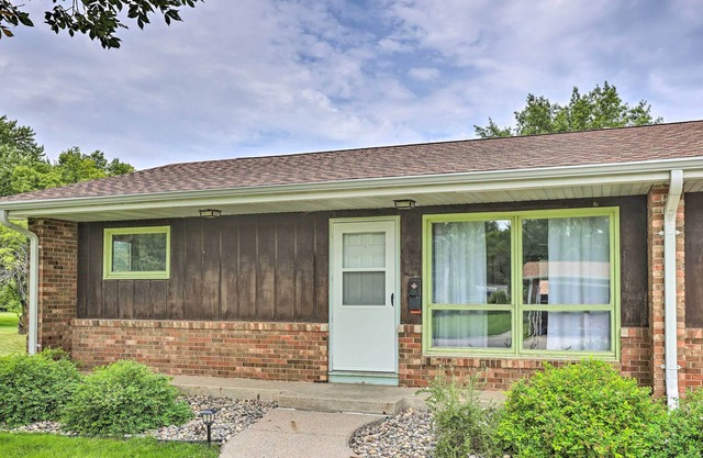 NEW! Quaint Ida Grove Apartment Near Creek & Park!
