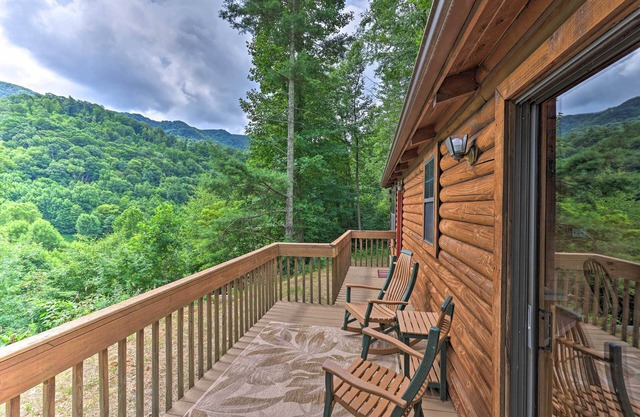 Quaint Log Cabin w/ Views Near West Jefferson