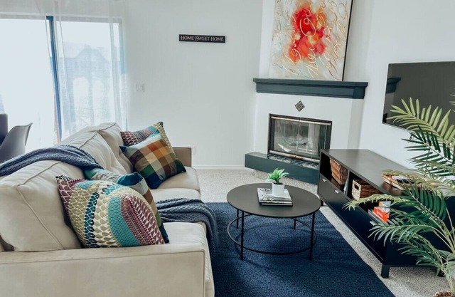 Quaint One Bed Condo near DTC