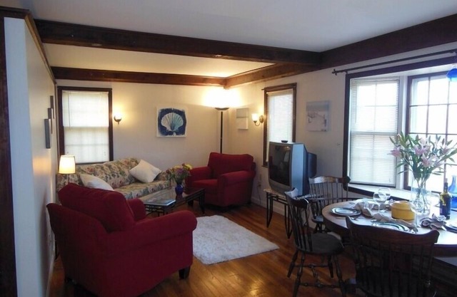 Quaint One Bedroom Surplombant Nature Trail Dans Marblehead historique