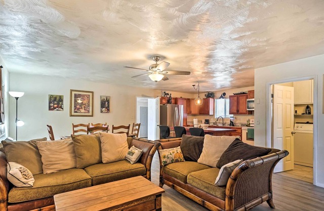 Quaint Pahrump Ranch: 6-Horse Barn & Fire Pit
