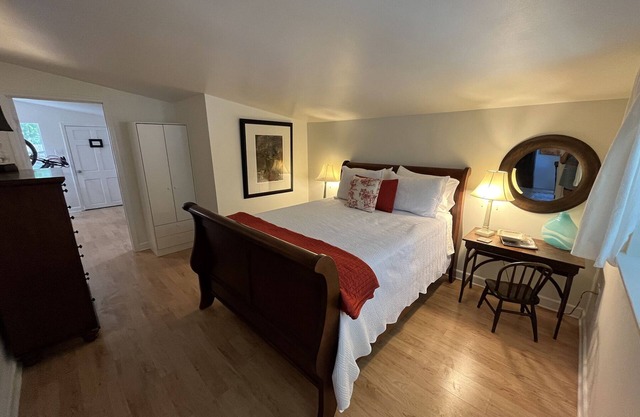 Appartement privé pittoresque au coeur de Mandeville offre une retraite tranquille.