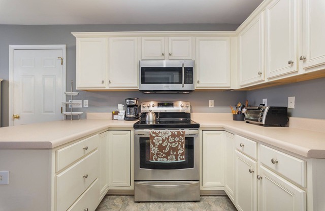 Quaint & quiet w/access to the Triangle, Pet Friendly