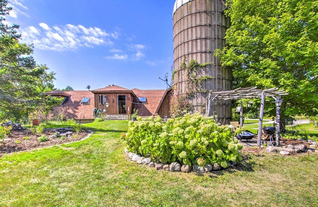 Quaint Sister Bay Studio w/ Large Backyard!