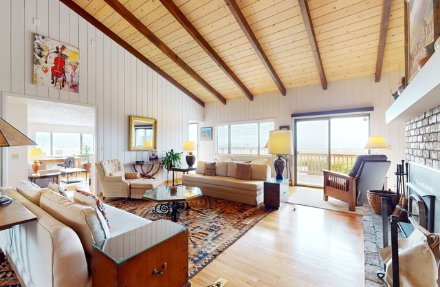 Maison spacieuse et pittoresque avec vue panoramique sur la baie et grande terrasse!