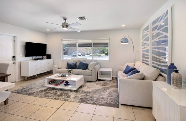 Quaint Victoria Park Apartment with Pool