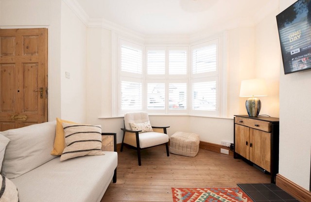 Quaint Victorian Cottage great transport to London | Pass The Keys