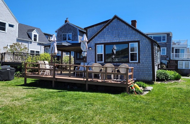 Quaint Waterfront Cottage