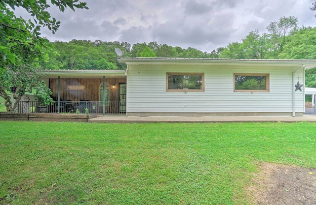Quaint Zanesville Home w/ Game Room & Yard!