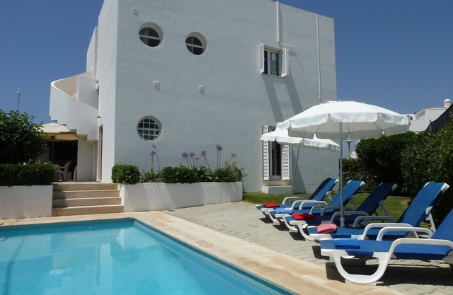 Qualité villa de 4 chambres air conditionné, piscine privée, Nr. la plage et tout! Tout à pied