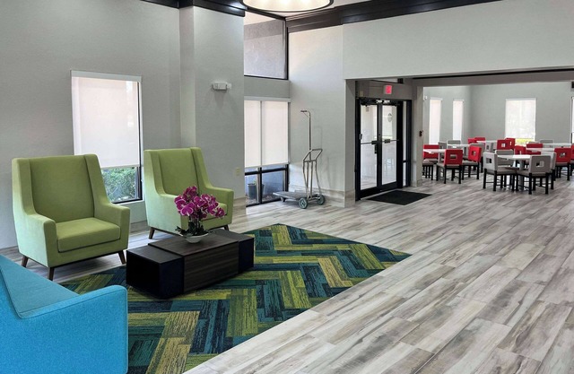 Quality Inn & Suites at Airport Blvd I-65