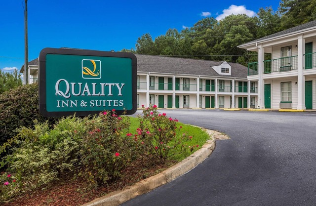 Quality Inn & Suites near Lake Oconee