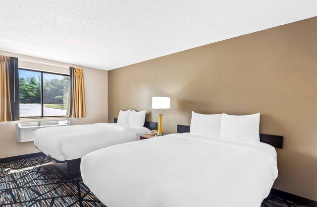 Super 8 by Wyndham Howe