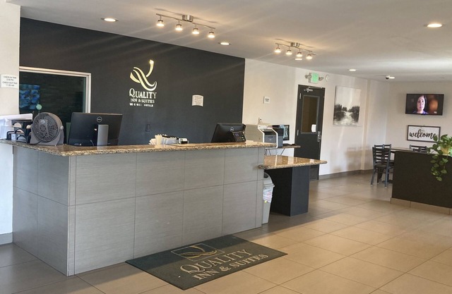 Quality Inn & Suites near Downtown Bakersfield