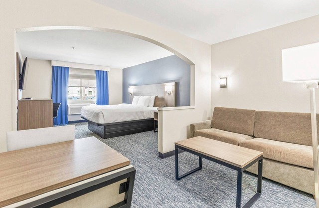 Quality Inn & Suites On the River