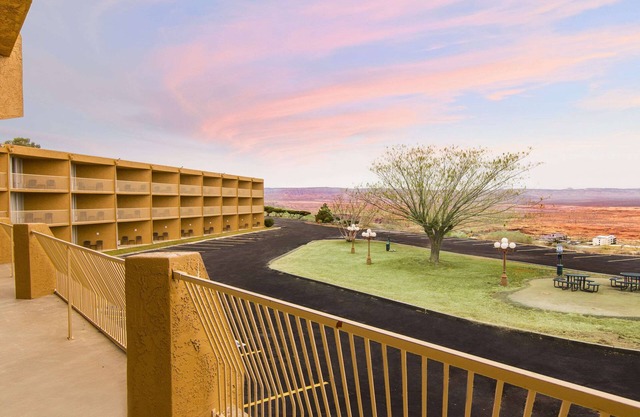 Quality Inn View of Lake Powell - Page