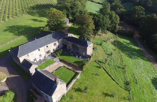 Grange convertie de qualité, avec piscine chauffée, dans un terrain de 28 acres de terre agricole