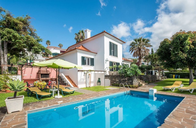 Villa de qualité - très privé avec piscine + jardin + barbecue + 5 min à pied de Wi-Fi + Pub