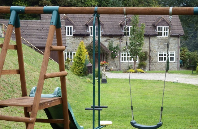 Retraite rurale tranquille, HOT TUB, jardin clôturé de 3 acres, adapté aux enfants et aux animaux domestiques