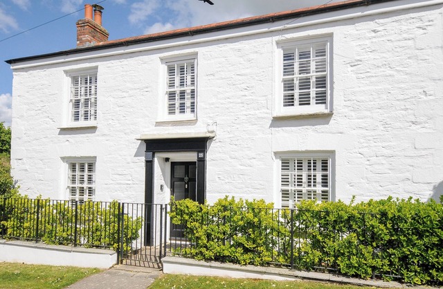 QUAY HOUSE, pet friendly, country holiday cottage in Charlestown