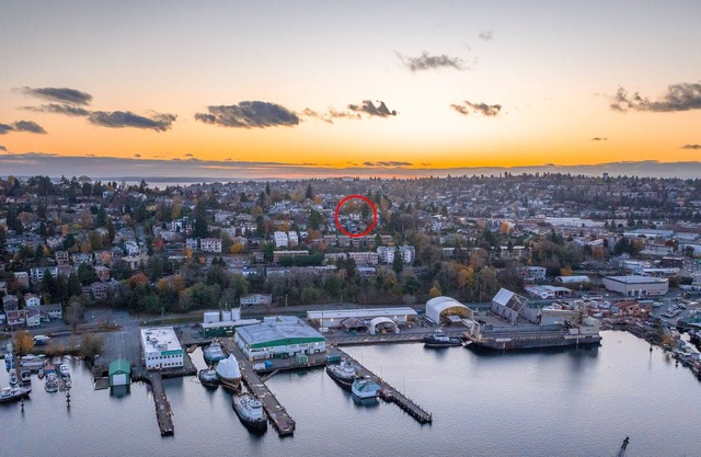 Queen Anne Home w/Water Views 5bd, 3500sqft, & Large Deck! Plus two balconies!