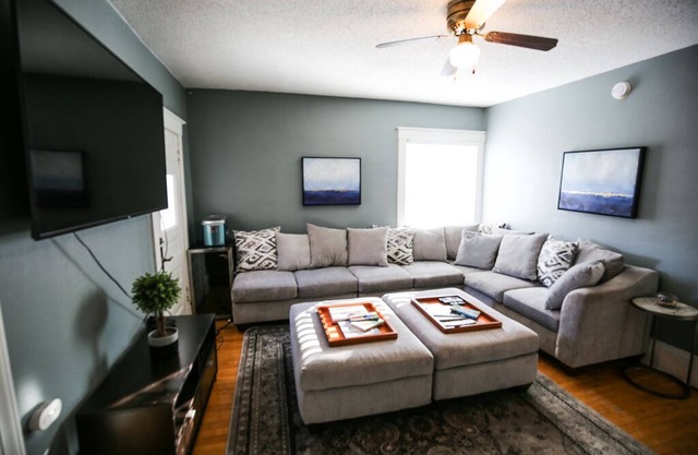 Queen Anne Mansion ★5BR★FastWifi★Cable★65"TV★Brkfst