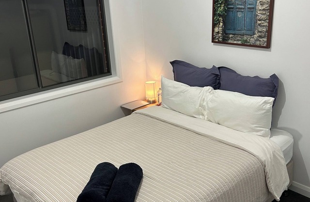 Queen Bed private room