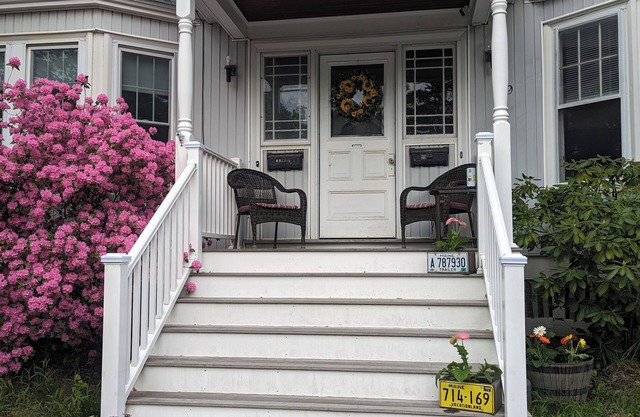 Queen City Duplex centrally located sleeps up to 6